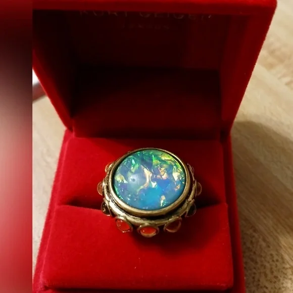 Kurt Geiger 🪢NIB Turquoise Resin Cabochon Ring with Peach Accents - Picture 4 of 4
